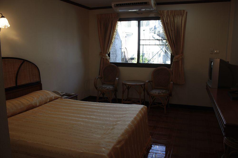 Roongruang Hotel Chiang Mai Exterior foto